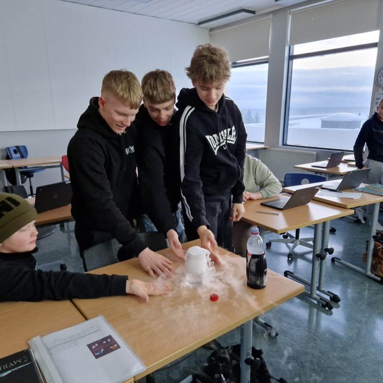 332710360_569257118470260_8329122915681977195_n