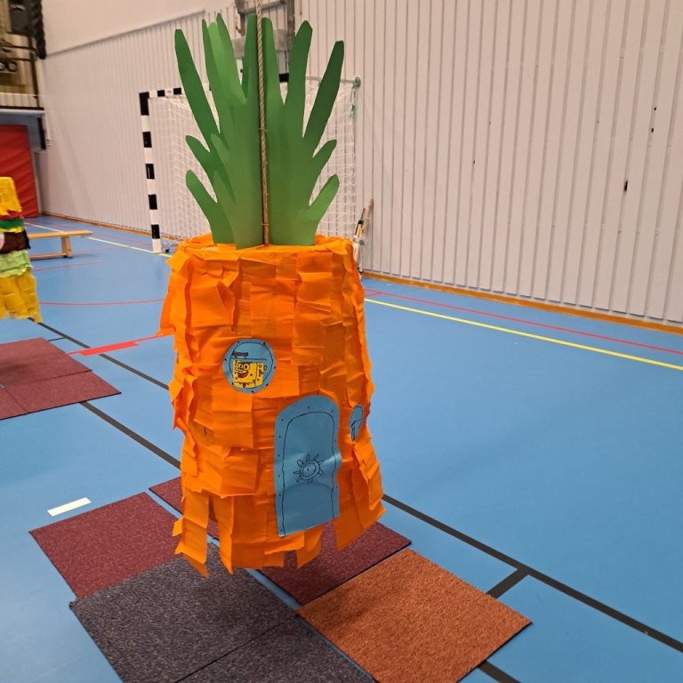 6-bekkur-sa-um-ad-skreyta-tunnurnar