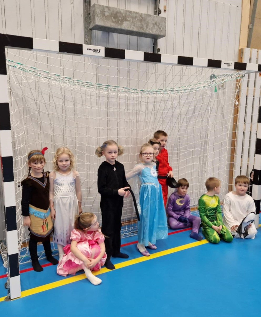 Skemmtilegur öskudagur í skólanum