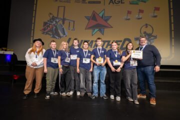 Góður liðsandi færðu Vopnfirðingum Jafningjaverðlaun LEGO-keppninnar!