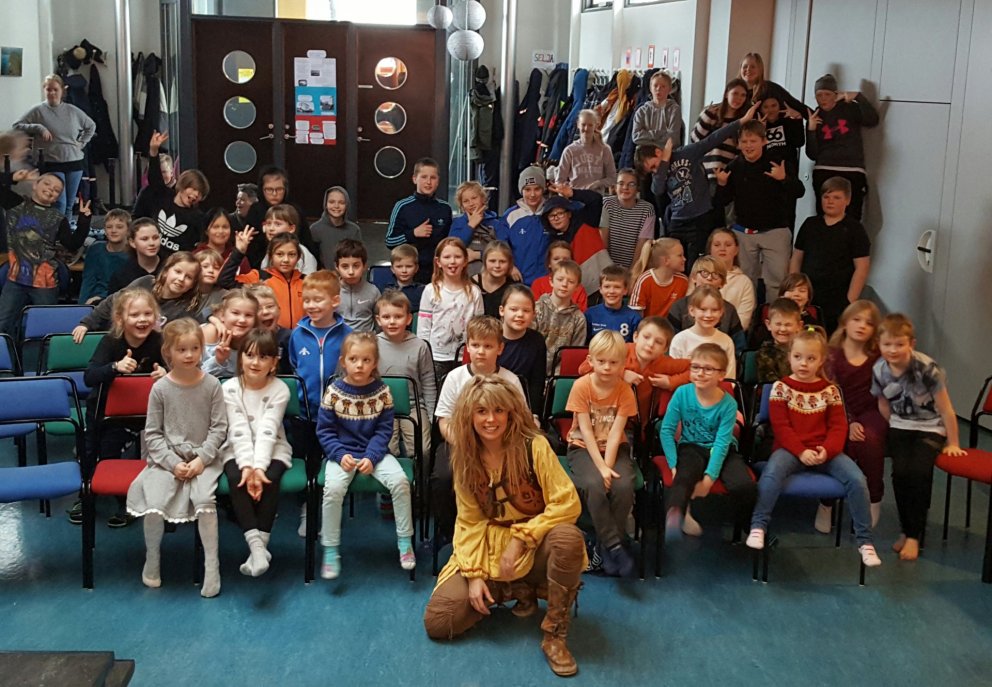 Salka Sól og Ronja Ræningjadóttir í heimsókn