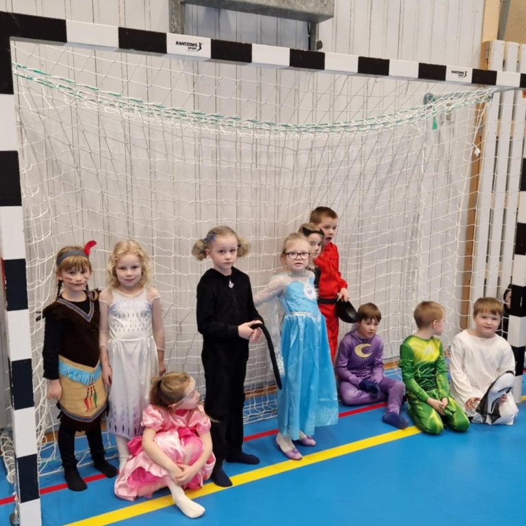 Skemmtilegur öskudagur í skólanum