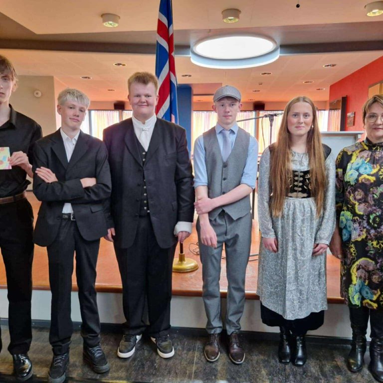 Útskrift 10. bekkjar og skólaslit